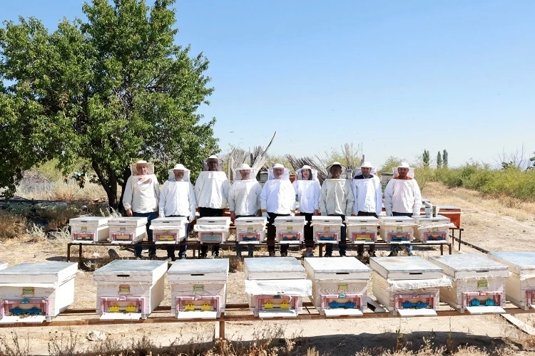 KAYÜ Yeşilhisar MYO’da bal hasadı gerçekleştirildi