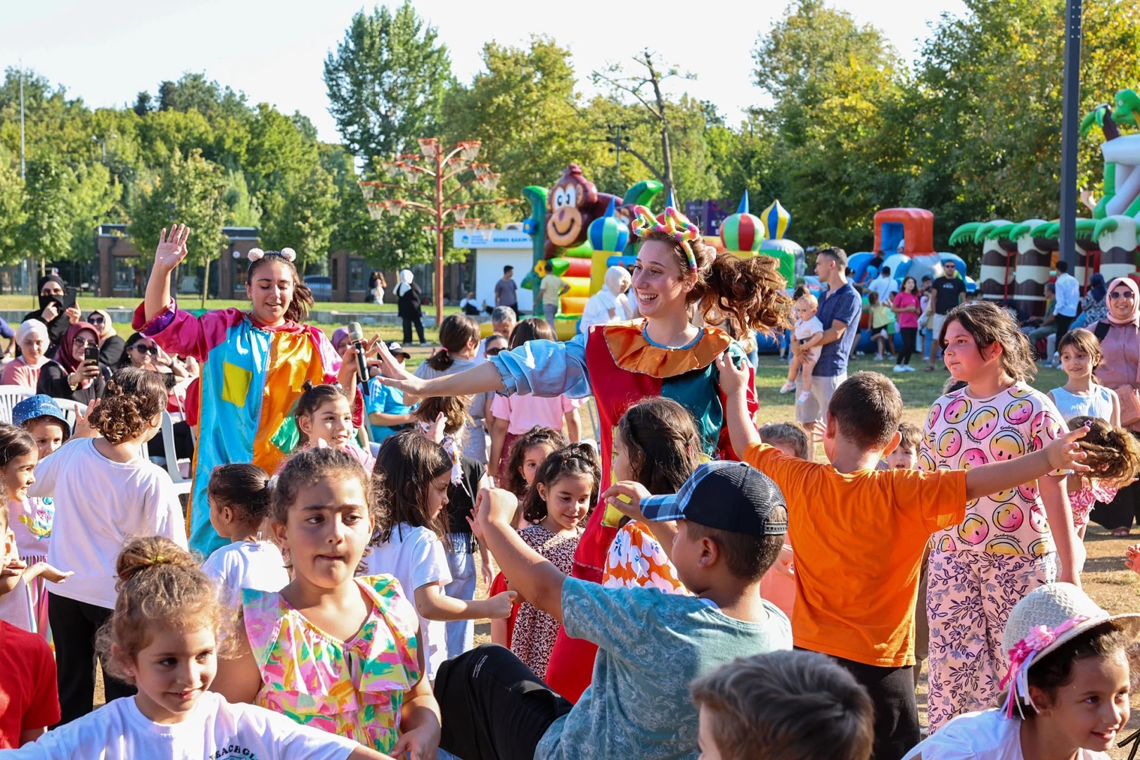 Millet Bahçesi’nde kültür, sanat ve eğlenceyle dolu bir pazar