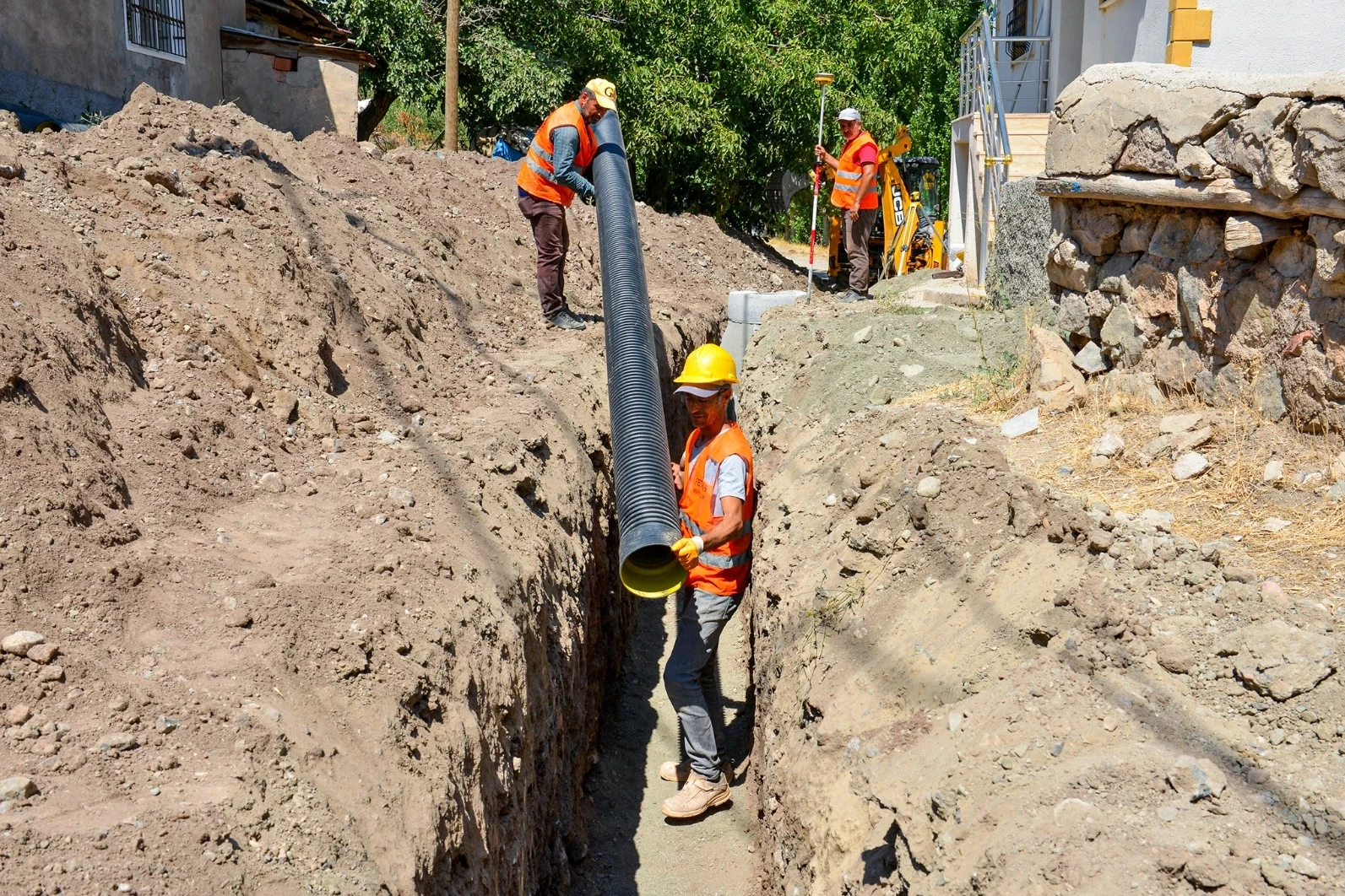 MASKİ Kuluncak Bicir’e kanalizasyon hattı inşa ediyor