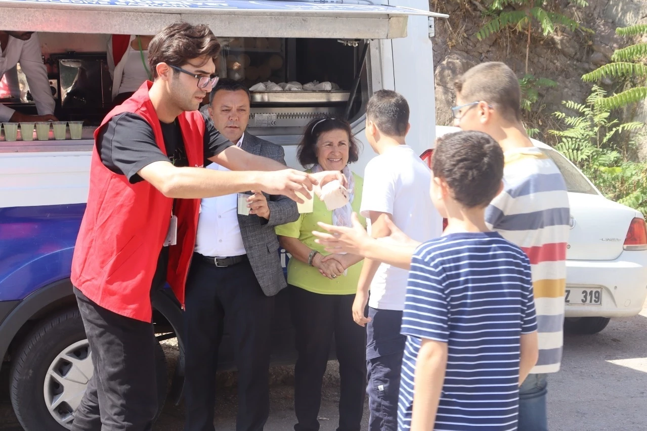 İzmit Belediyesi Topçular Yolu Camii cemaati ile buluştu