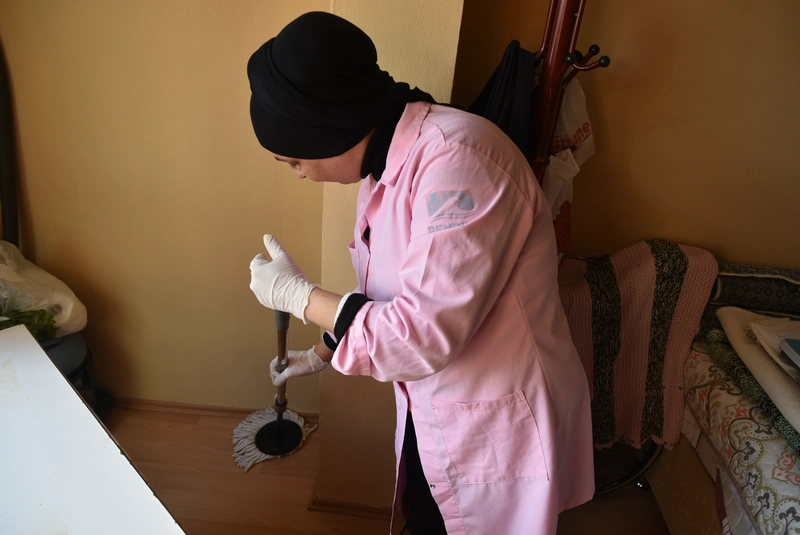 Pendik Belediyesi İhtiyaç Sahibi Ailelere Ev Temizliği Desteği Sağlıyor