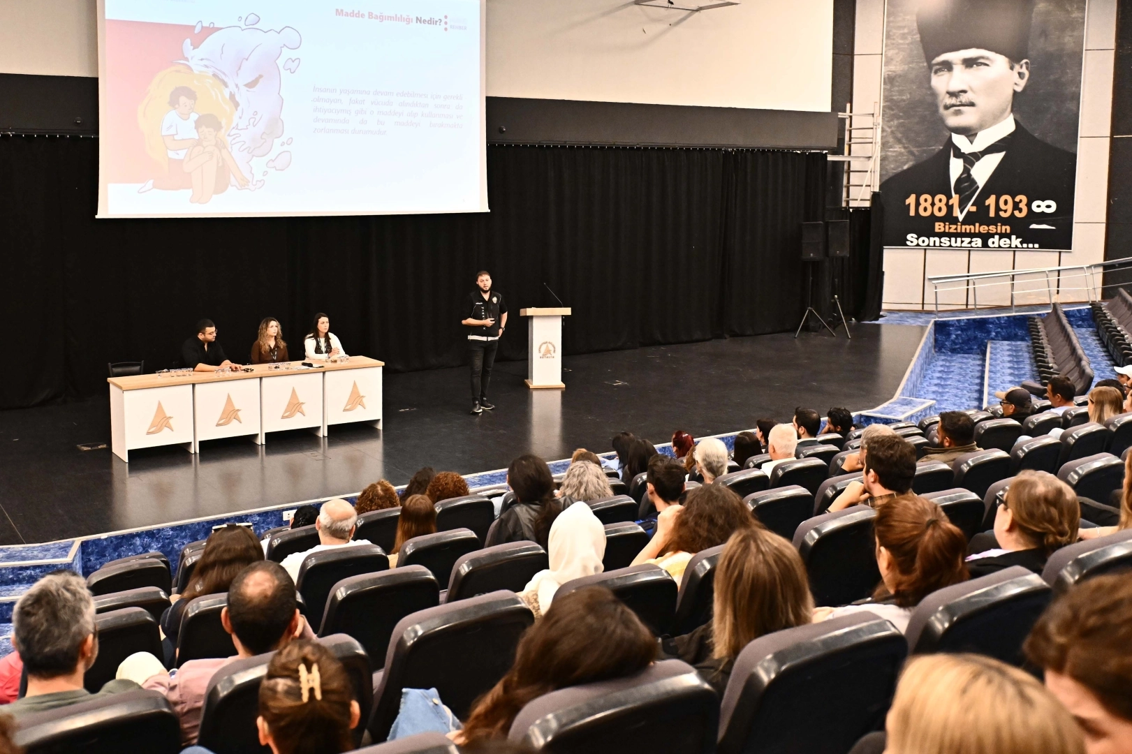 Antalya Muratpaşa’dan madde bağımlılığını önleme konferansı