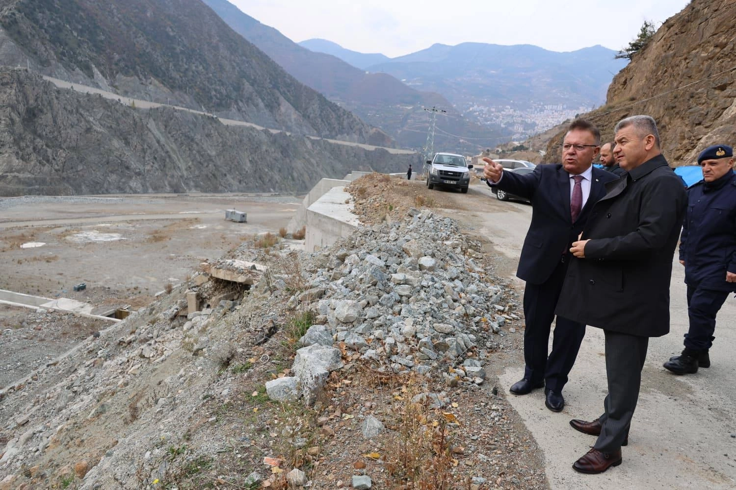 Artvin’de Livane Küçük Sanayi Sitesi’nde inceleme