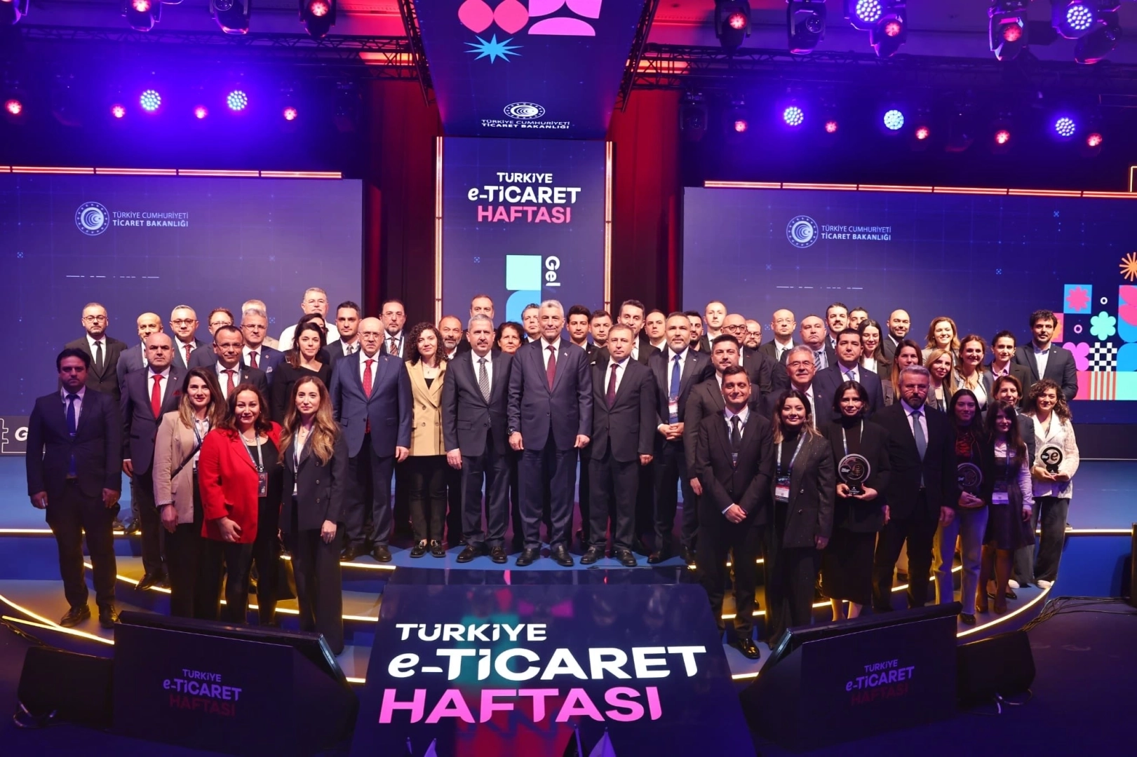 Bakan Bolat’tan e-ticaret müjdesi... Hedef dünya liginde zirve!