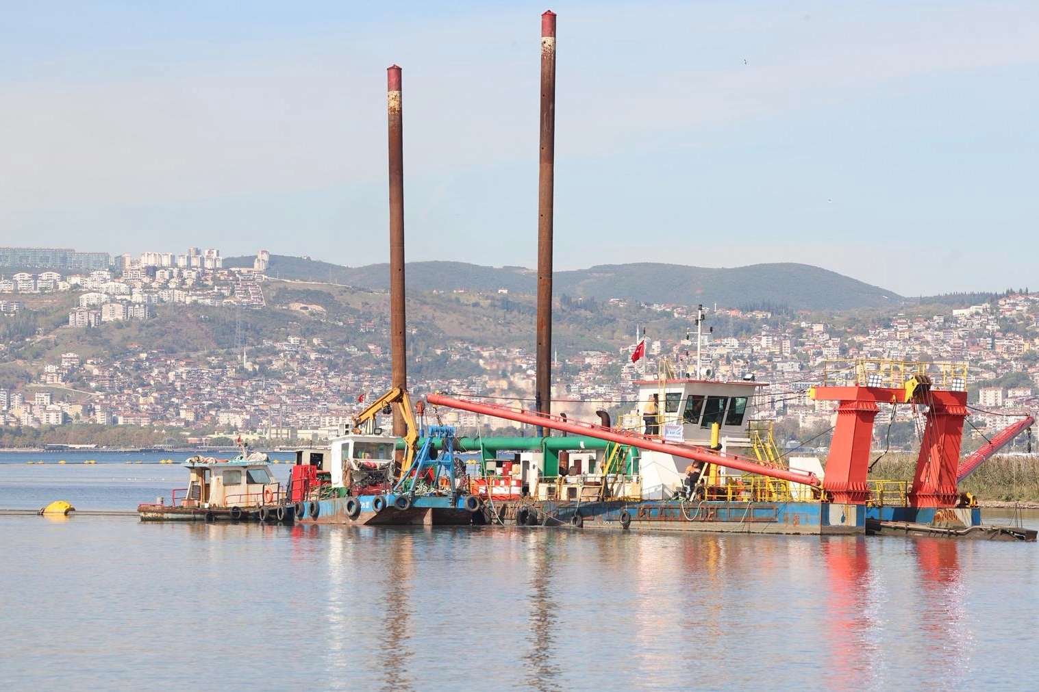 İzmit Körfezi yeniden nefes aldı... Temizlenen körfezde artık yunuslar dans ediyor