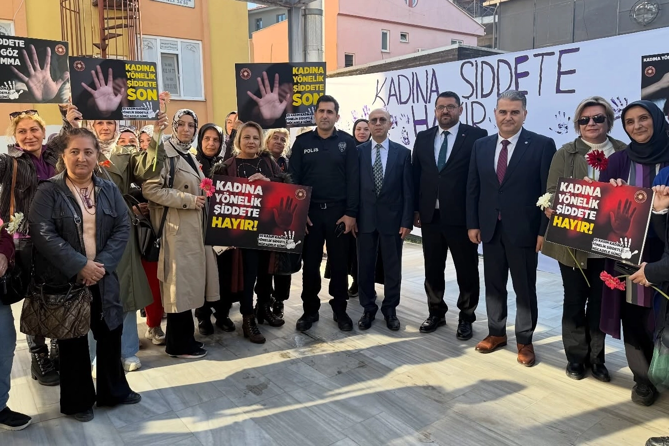 Kocaeli Gölcük’te kadına şiddete karşı farkındalık etkinliği
